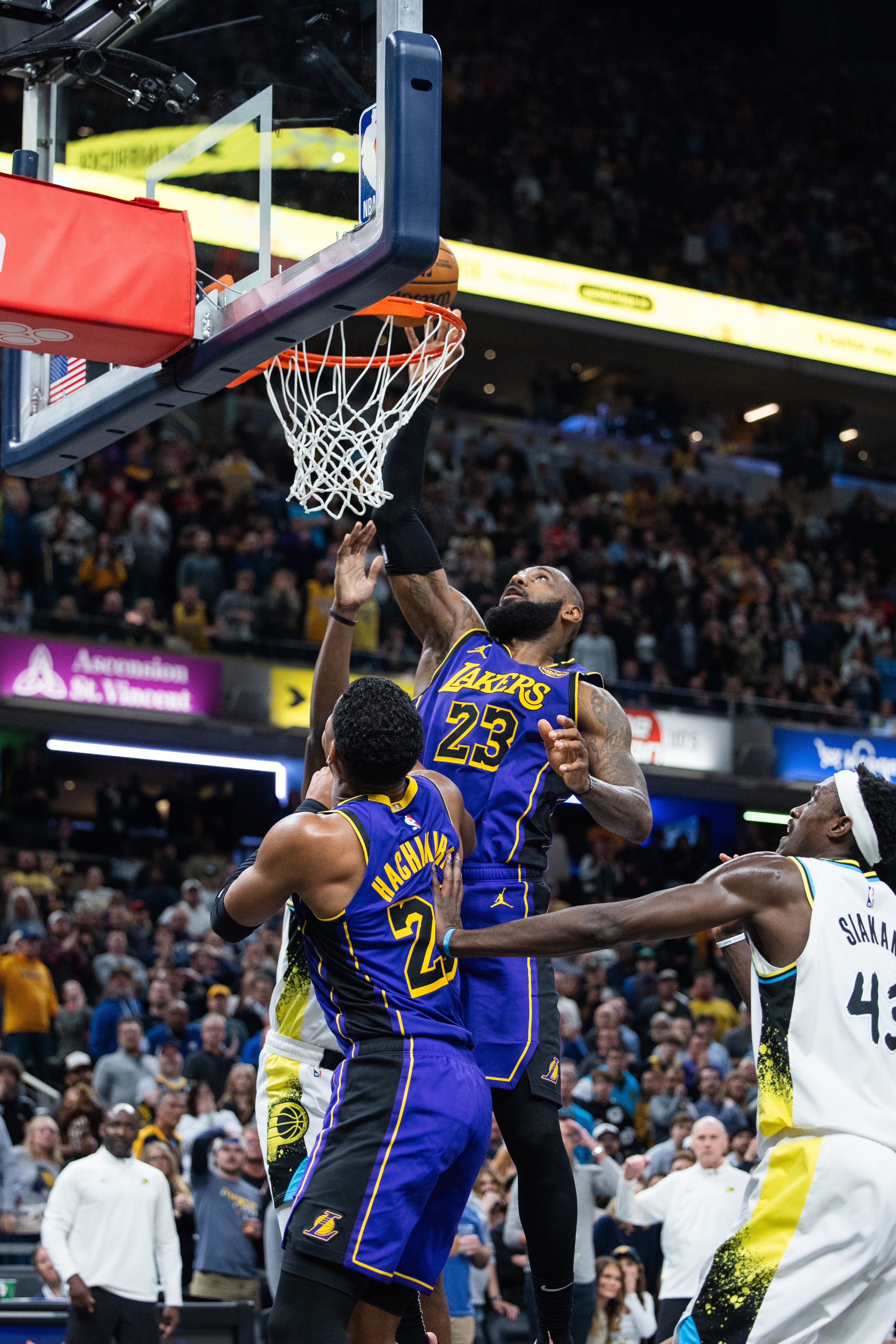 NBA2K惊险逆转取胜,粉丝狂欢不已 NBA2K惊险逆转取胜,粉丝狂欢不已
